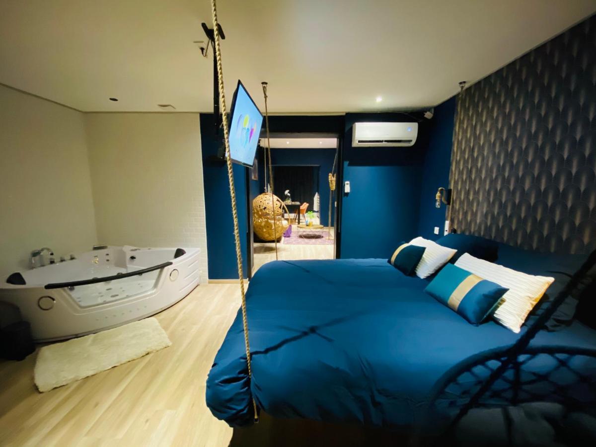 Capsule Temps Suspendu - Balneo, Home Cinema & Billard Valenciennes Exterior foto